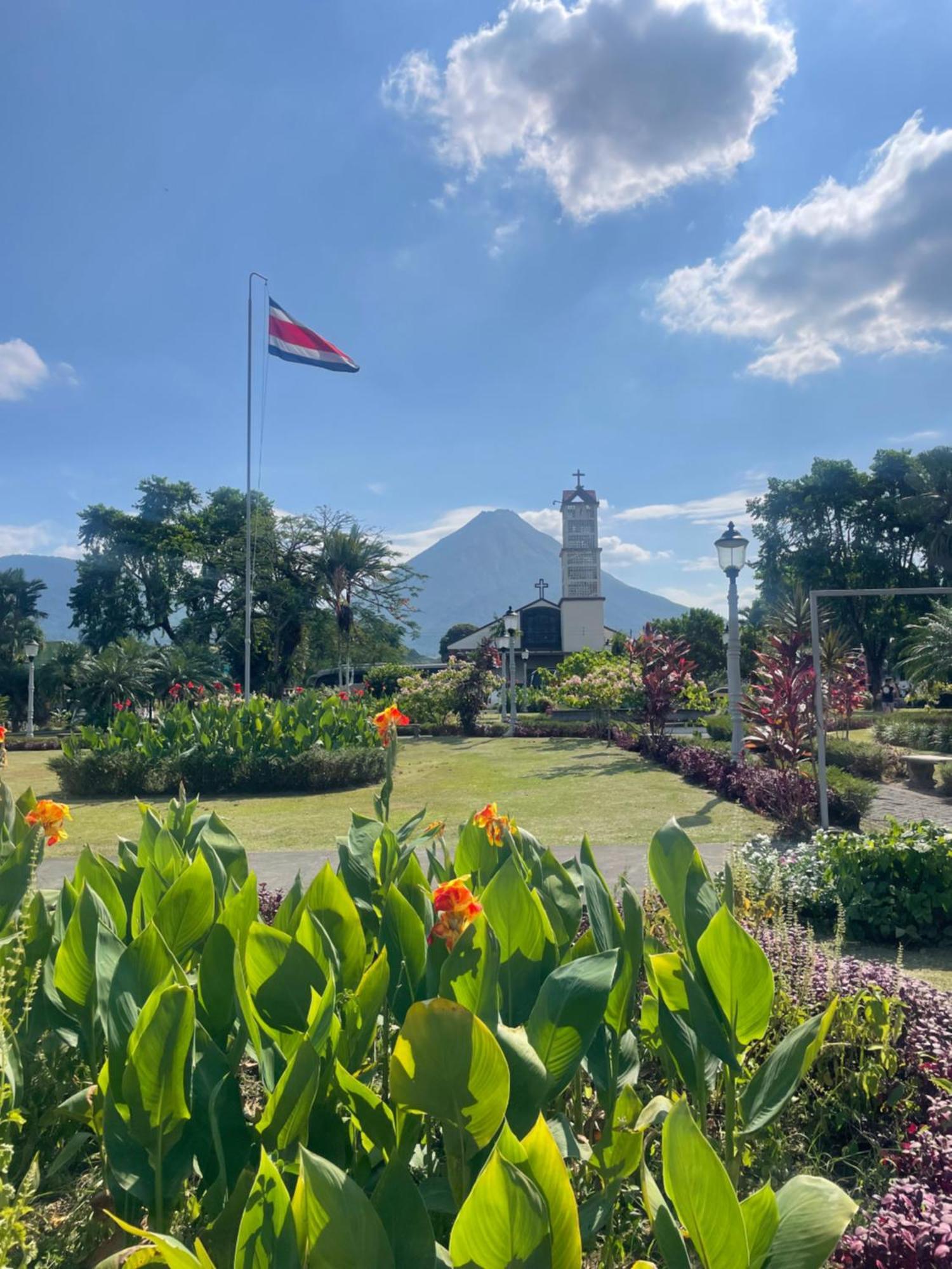 Hotel Tierra De Volcanes La Fortuna Екстер'єр фото