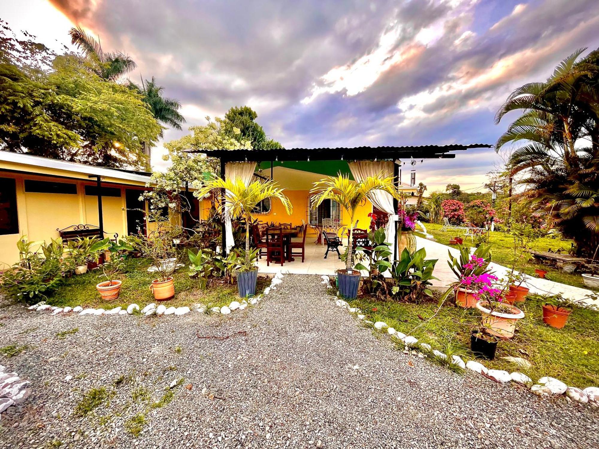 Hotel Tierra De Volcanes La Fortuna Екстер'єр фото